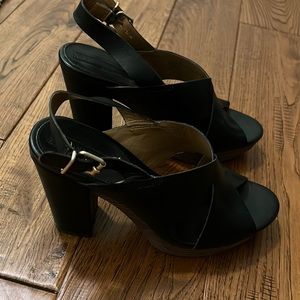 Banana Republic plataform. Black. Size 8.